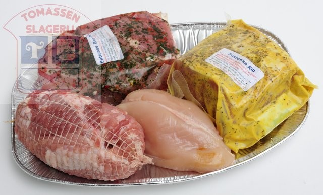 Vleesschotel 7 - Inhoud: Stuk beenham en puttense rib om zelf in de oven te braden, Hamrollade en stuk kipfilet. Vleesschotel 7 - Inhoud: Stuk beenham en puttense rib om zelf in de oven te braden, Hamrollade en stuk kipfilet.