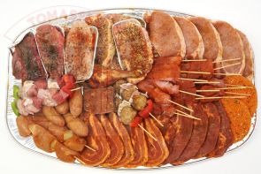 De getoonde barbecueschotel is slechts een voorbeeld. De schotel stellen we samen met de door u gekozen soorten vlees.